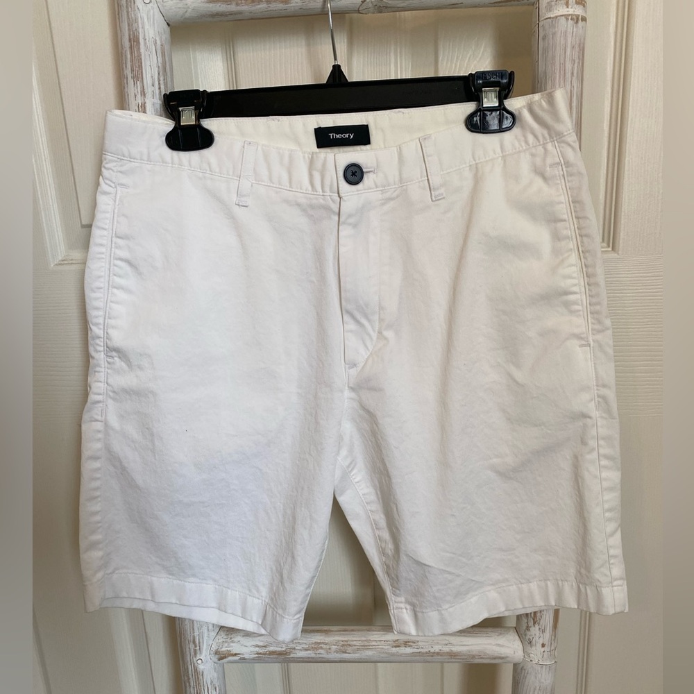 Theory men’s white shorts size 30”
